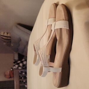 Croft & Barrow Cream Sandals